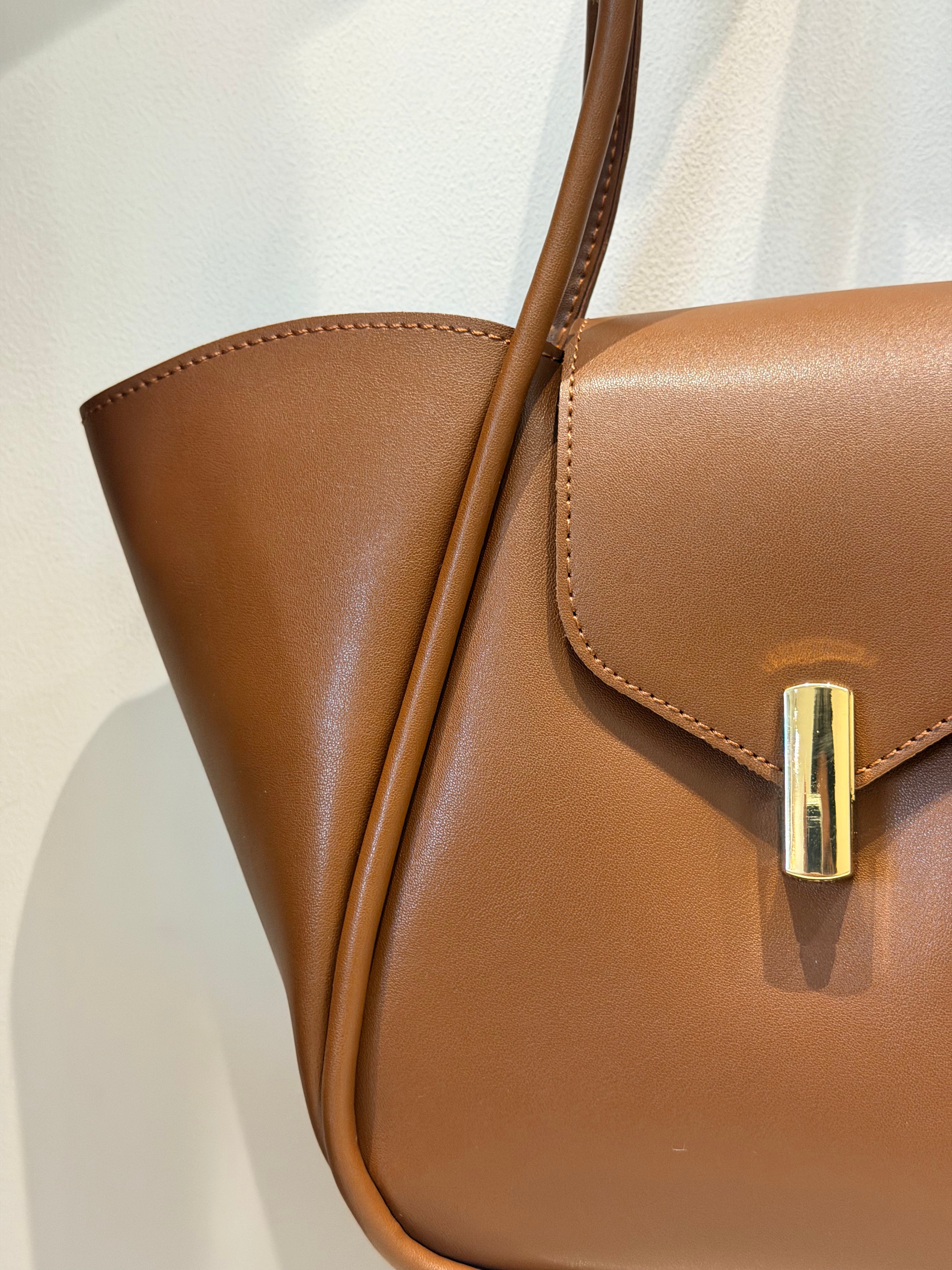 Solevo Signature Sculpt Tote